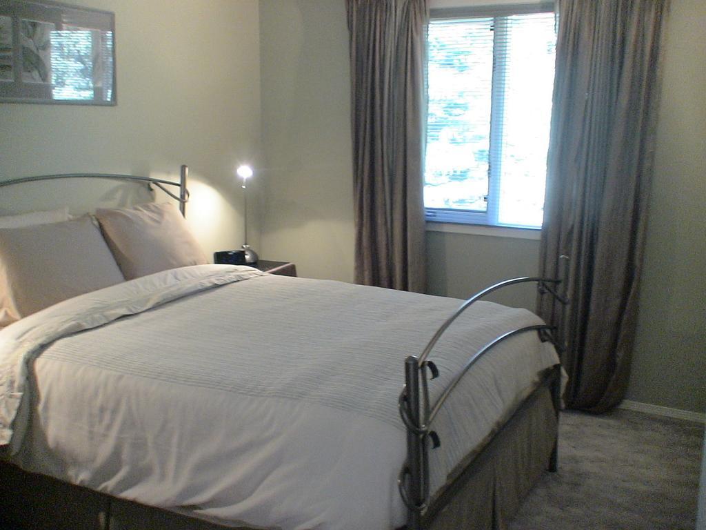 Redwood Meadows Bed And Breakfast Bragg Creek Quarto foto